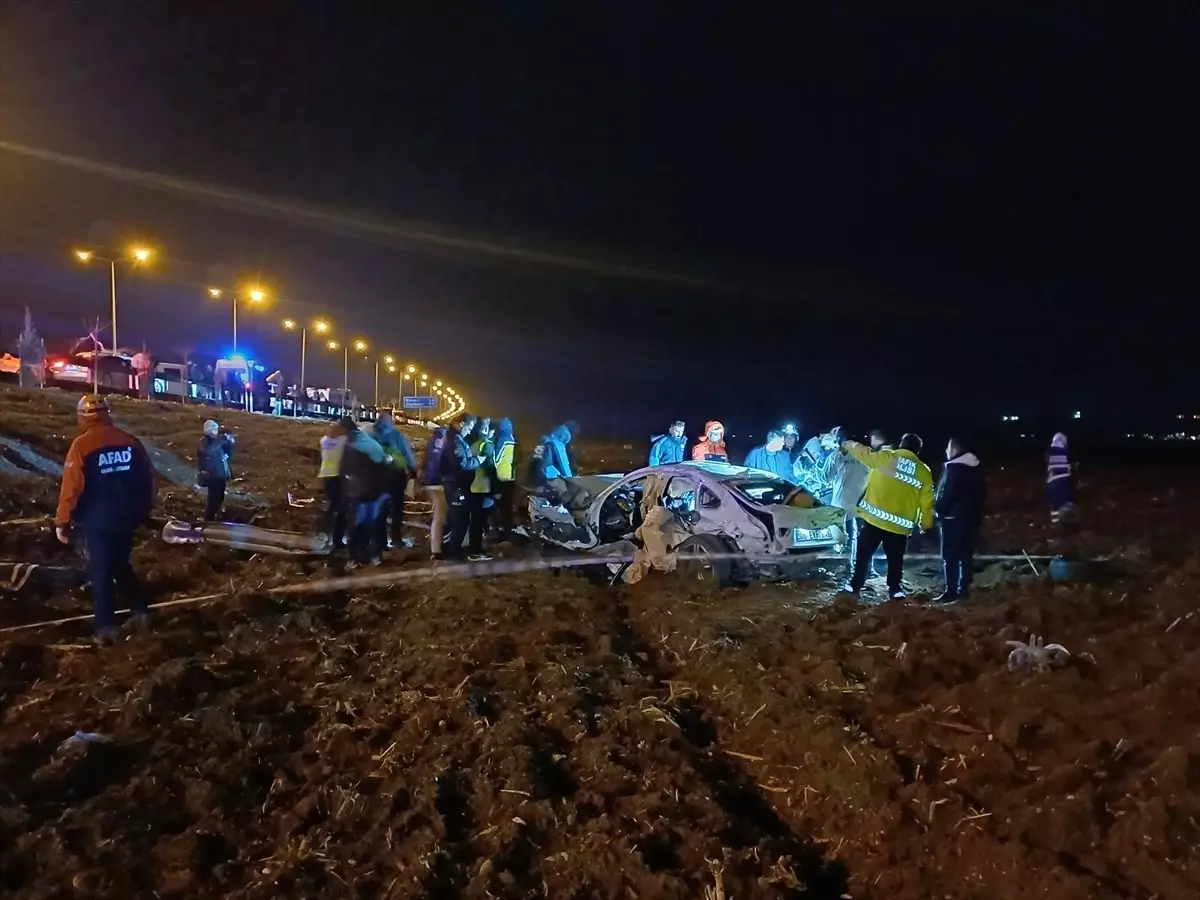 Batman'da iki otomobilin çarpıştığı kazada 3 kişi öldü, 3 kişi yaralandı