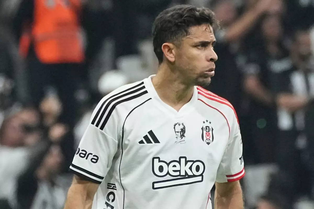 Beşiktaş'tan ayrılan Gabriel Paulista yeni takımına imzayı attı
