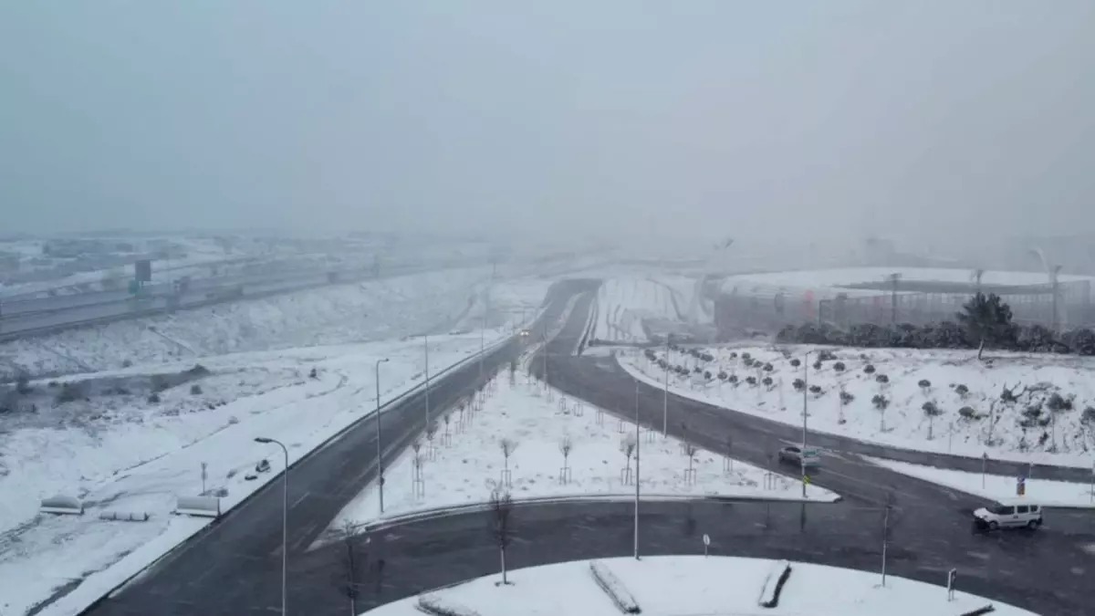 Beykoz ve Başakşehir'de kar yağışı havadan görüntülendi