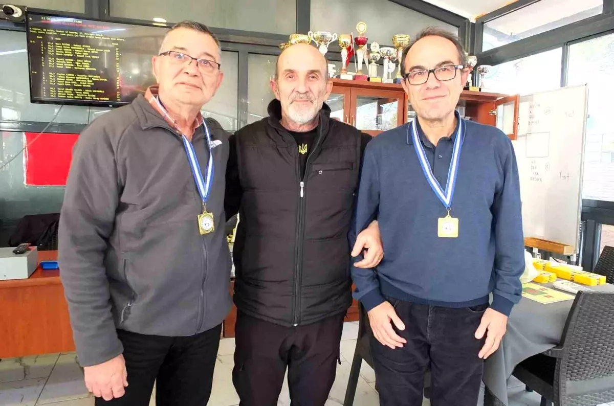 Burhaniye' de briç turnuvaları devam ediyor