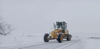 Edirne'de İl Özel İdaresi köy yollarında karla mücadelesini sürdürüyor