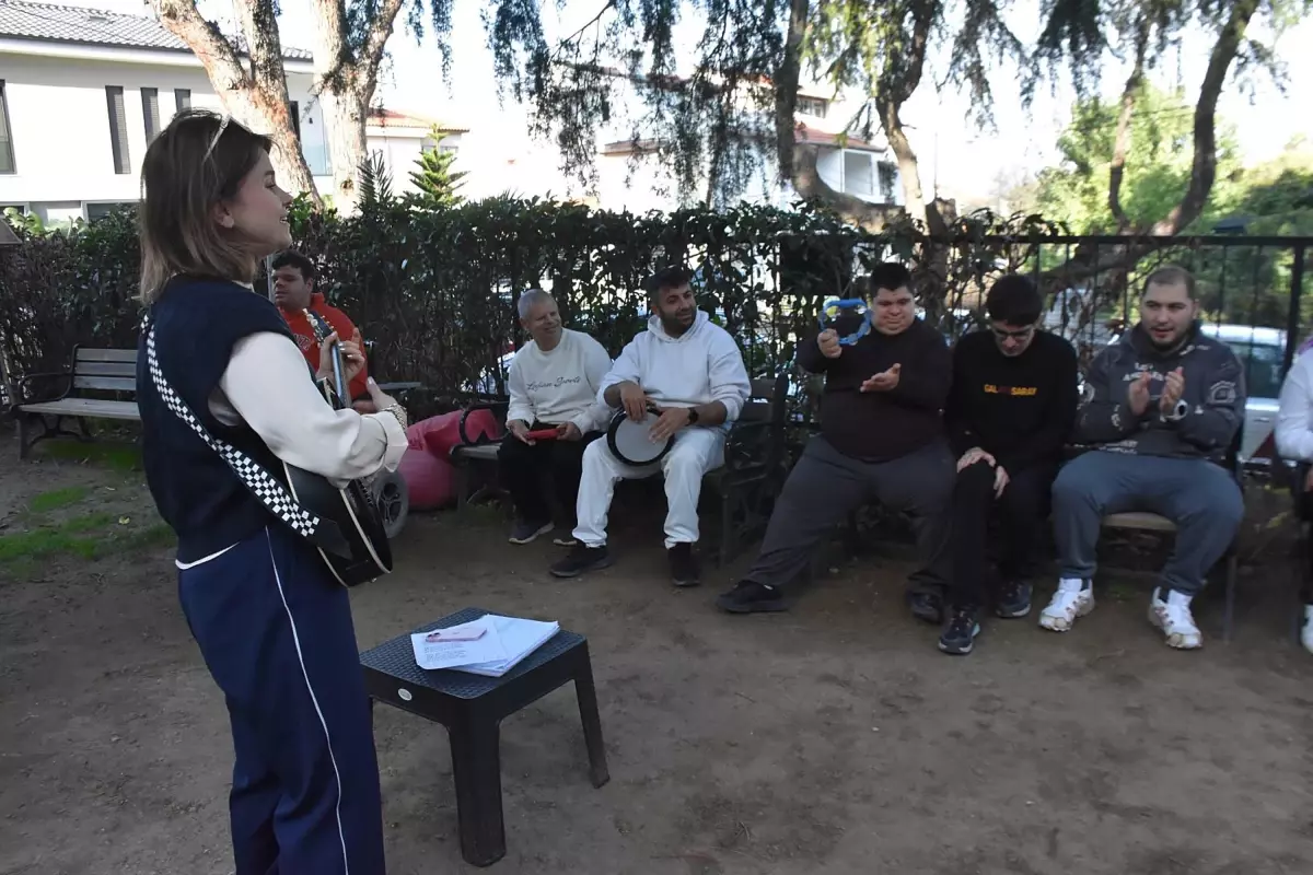 Engelli bireylere doğayla iç içe müzik terapisi