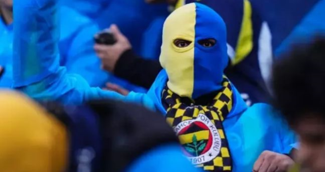 Fenerbahçe'nin dağıttı yağmurlukların parasını kim ödedi? Fenerbahçe her maç yağmurluk dağıtıyor mu?