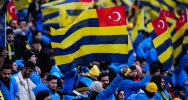 Fenerbahçe'nin dağıttı yağmurlukların parasını kim ödedi? Fenerbahçe her maç yağmurluk dağıtıyor mu?