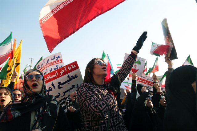 Iran state television: More than 300 shops burned during the protests in Rasht