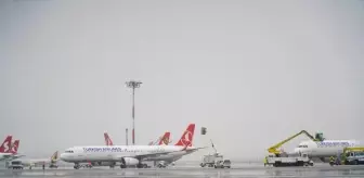 İstanbul Havalimanı'nda pistteki kar miktarı anlık takip ediliyor