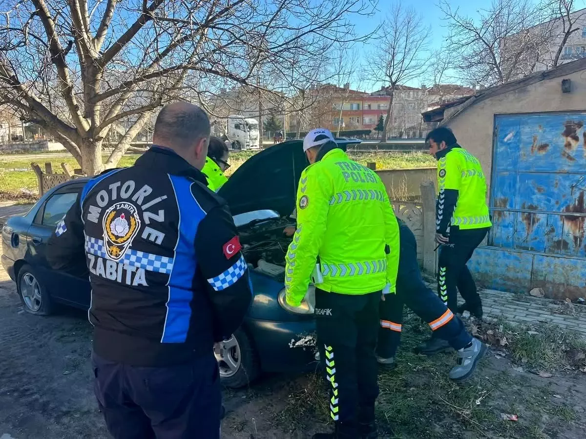 Kırklareli'nde atıl durumdaki park edilmiş araçlar kaldırılıyor