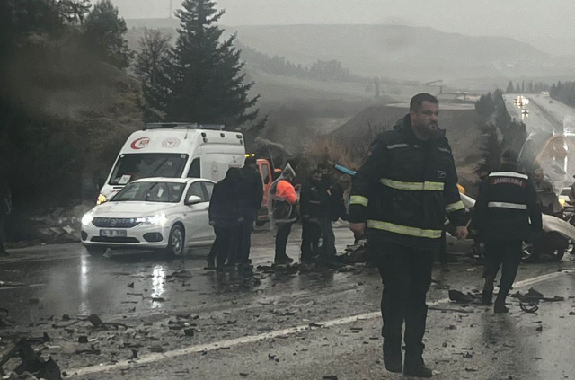 otomobilin hurdaya dondugu kazada bir aile yok 19452918 4736 m