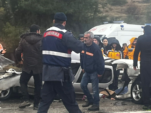 otomobilin hurdaya dondugu kazada bir aile yok 19452918 6655 m