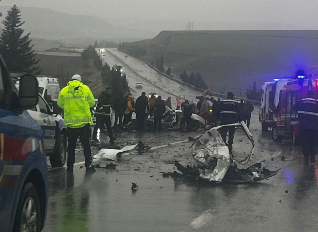 otomobilin hurdaya dondugu kazada bir aile yok 19452918 9831 m