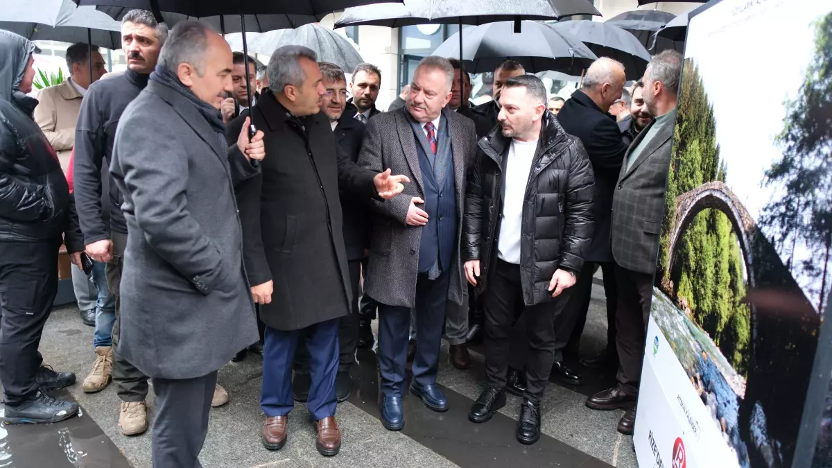 Rize'de yağmur altında fotoğraf sergisine yoğun ilgi
