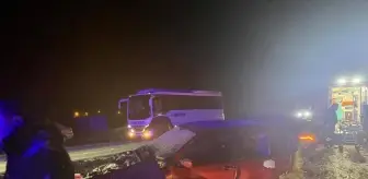 Samsun'da 4 otomobilin karıştığı zincirleme kazada 1'i cocuk 5 kişi yaralandı