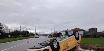 Samsun'da devrilen otomobilin sürücüsü yaralandı