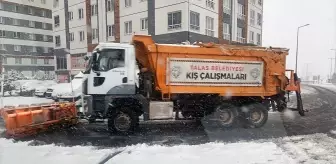 Talas Kaymakamı Memiş ve Belediye Başkanı Yalçın, karla mücadele çalışmalarını inceledi