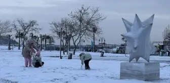 Tekirdağ beyaza büründü, vatandaşlar karın keyfini çıkardı