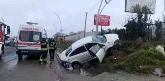 Tekirdağ'da direğe çarpan otomobildeki 3 kişi yaralandı