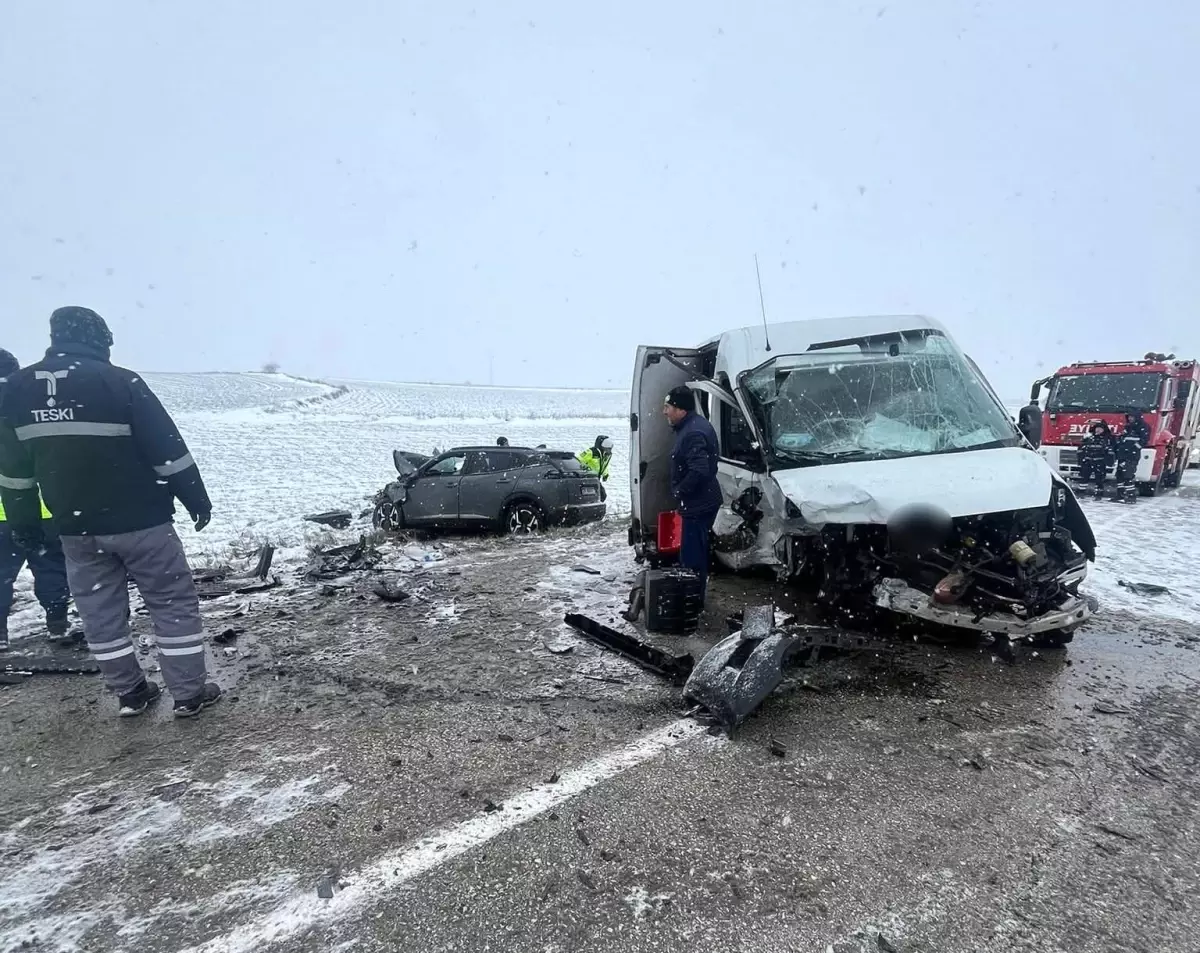 Tekirdağ'da otomobille kamyonet çarpıştı: 1 ölü, 3 yaralı
