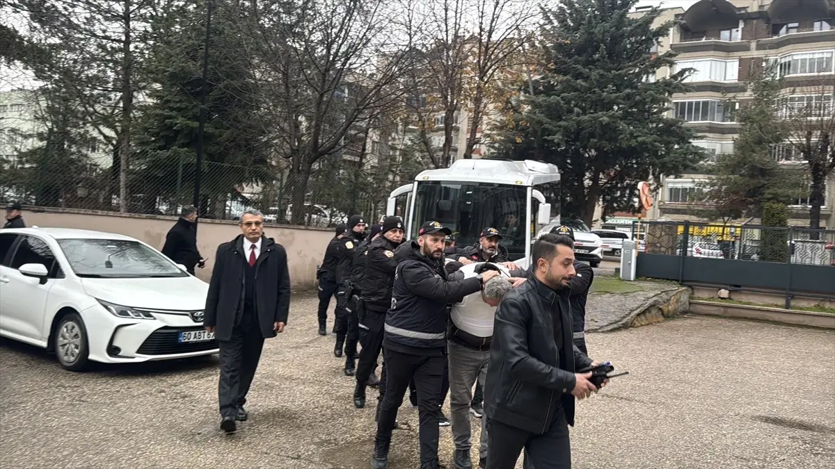 Tokat'ta babasını baltayla öldürüp cesedini site havuzuna gömen zanlı adliyede