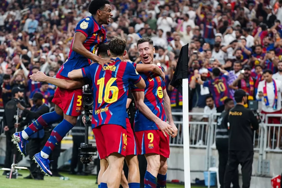 Uzatmalarda tam 3 gol El Clasico’yu kazanan Barcelona Süper Kupa’nın sahibi