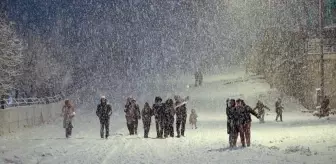 Yozgat'ta kar yağışı etkili oluyor