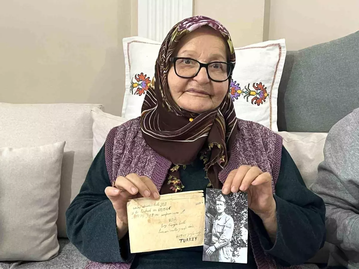 Yüzünü görüp, sesini duymadığı şehit babasının kendisi için yazdığı 75 yıllık mektubu yıllardır saklıyor