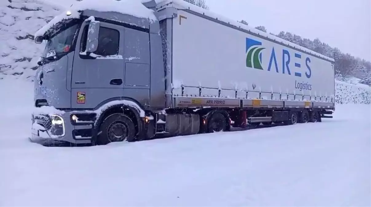 20 tır Posof Ilgar dağında mahsur kaldı