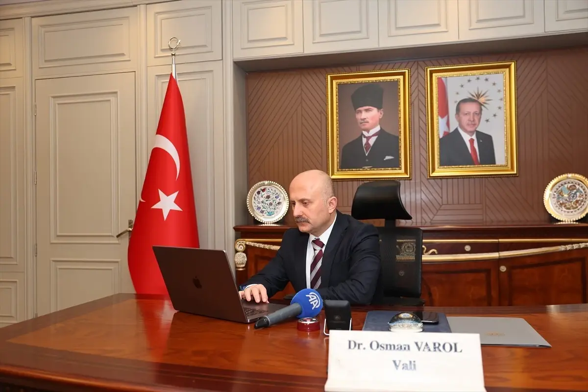 Adıyaman Valisi Varol, AA'nın "Yılın Kareleri" oylamasına katıldı