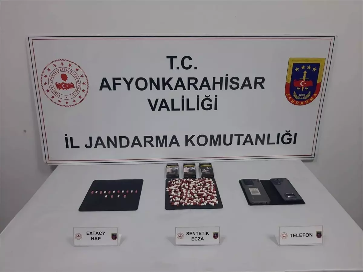Afyonkarahisar'da uyuşturucu operasyonunda 2 şüpheli tutuklandı