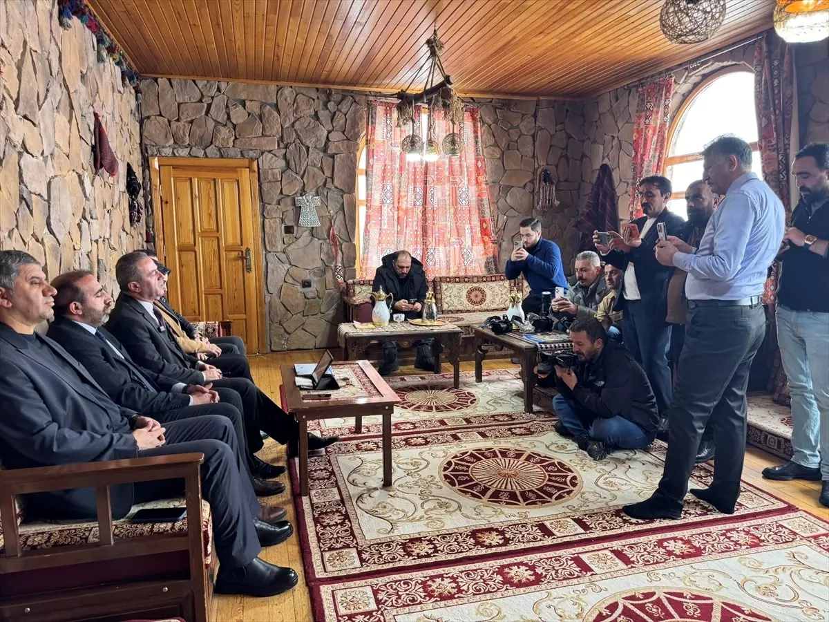 AK Parti Hakkari İl Başkanı Kaya, basın mensuplarıyla buluştu