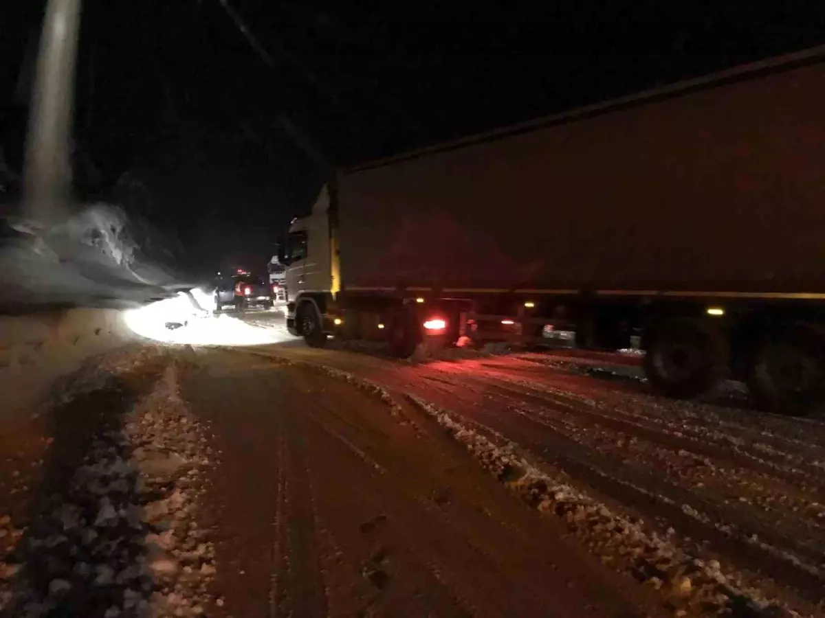 Antalya'da bin 825 rakımlı Alacabel'de kar yağışı başladı