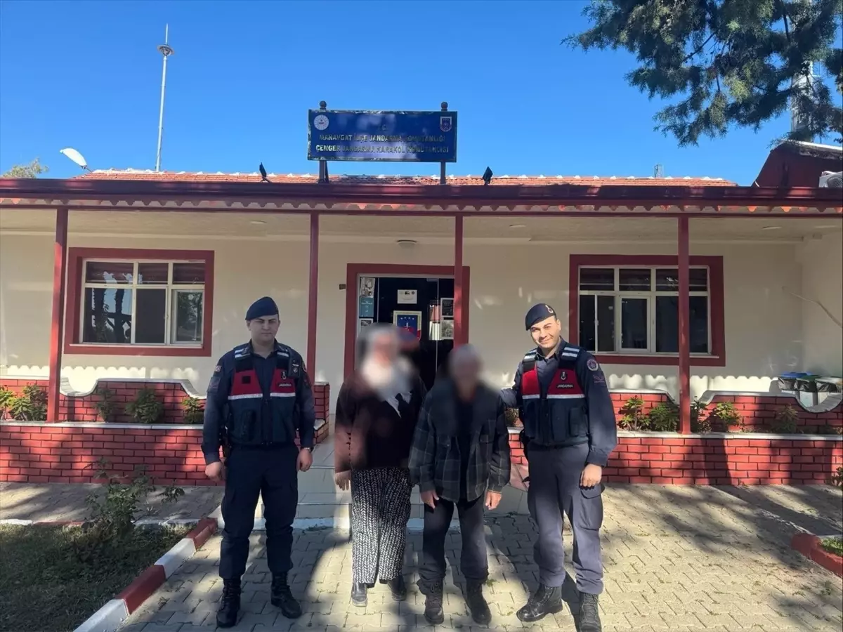 Antalya'da kayıp Alzheimer hastası ailesine teslim edildi