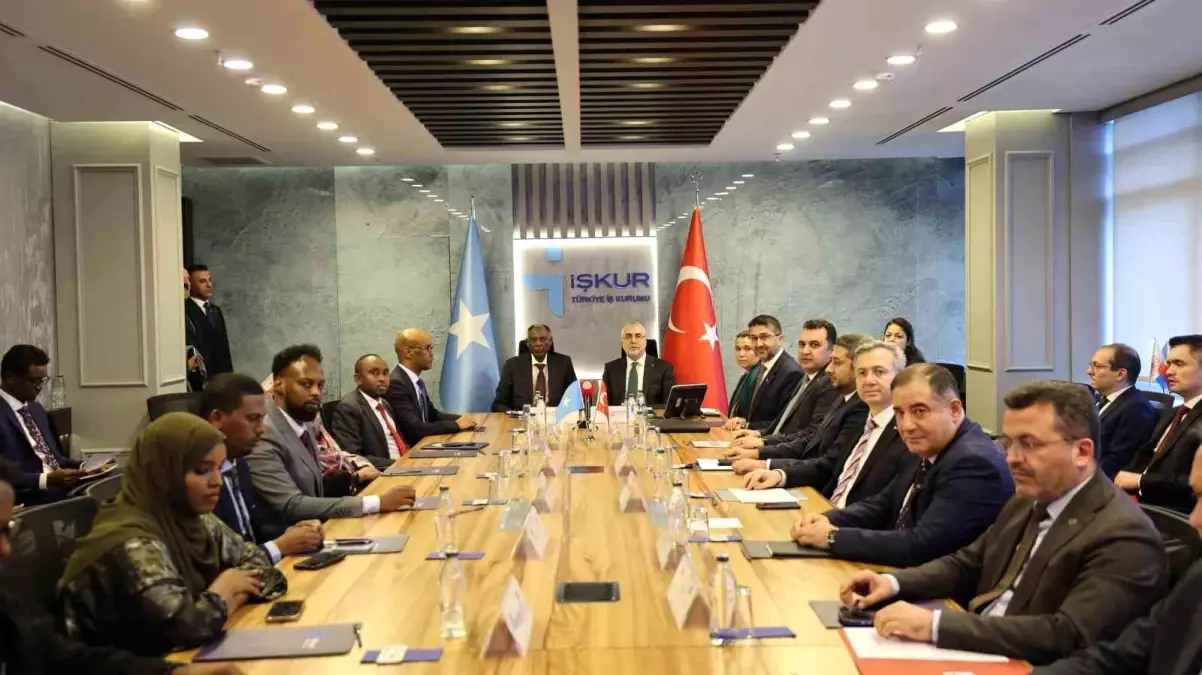Bakan Işıkhan, Somalili mevkidaşı Salim Alio Ibro ile bir araya geldi