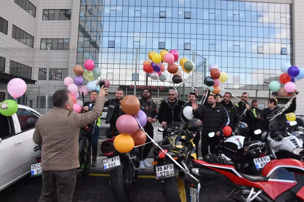 İzmir Şehir Hastanesi'nde lenfoma tedavisi gören çocuklara moral etkinliği