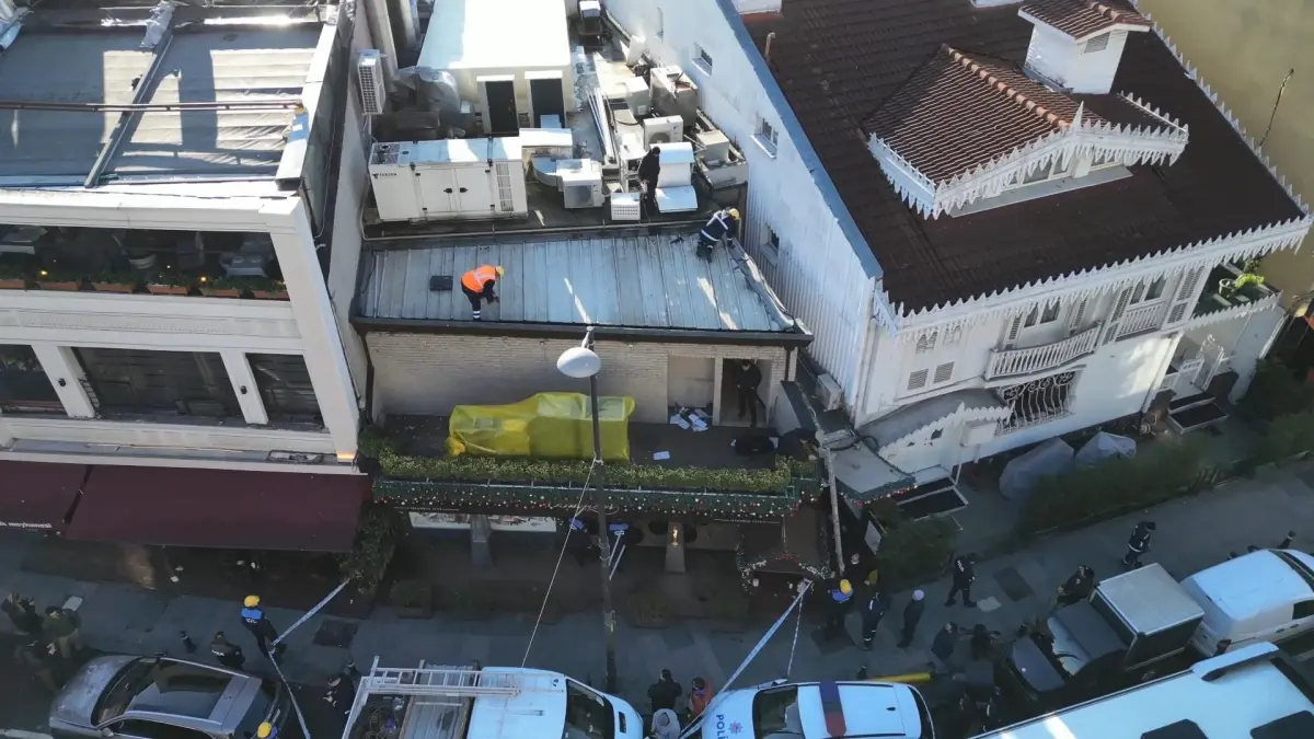 Baylan Pastanesi'nde Kaçak Bölümler Yıkılıyor