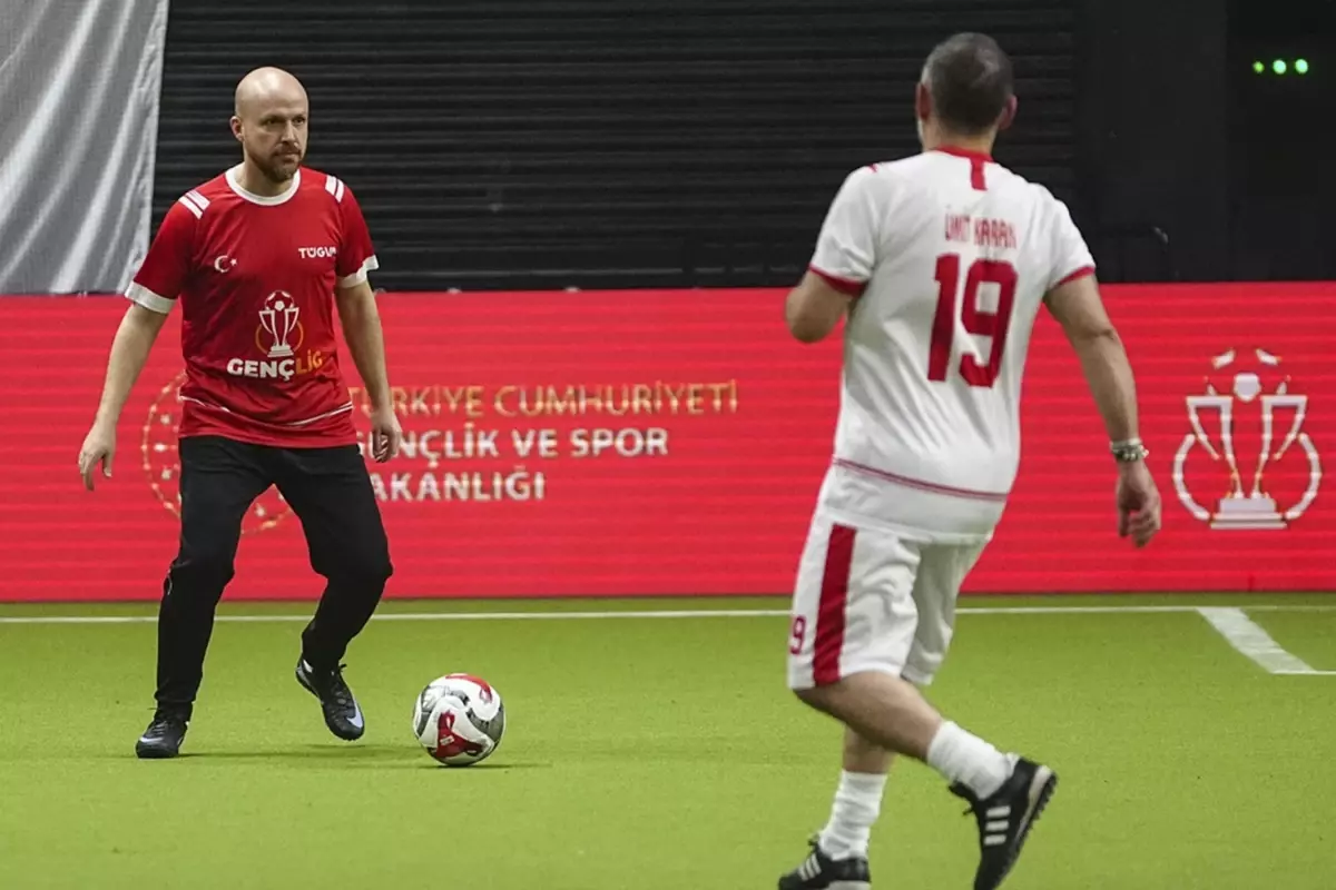 Bilal Erdoğan, eski milli futbolcuları topa tuttu