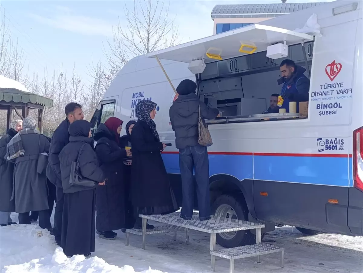 Bingöl Üniversitesinde öğrencilere mobil araçla çorba ikrabında bulunuldu