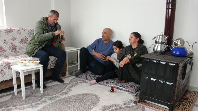 bu koyde sadece muhtar yasiyor tek nedeni var 19455644 6813 m