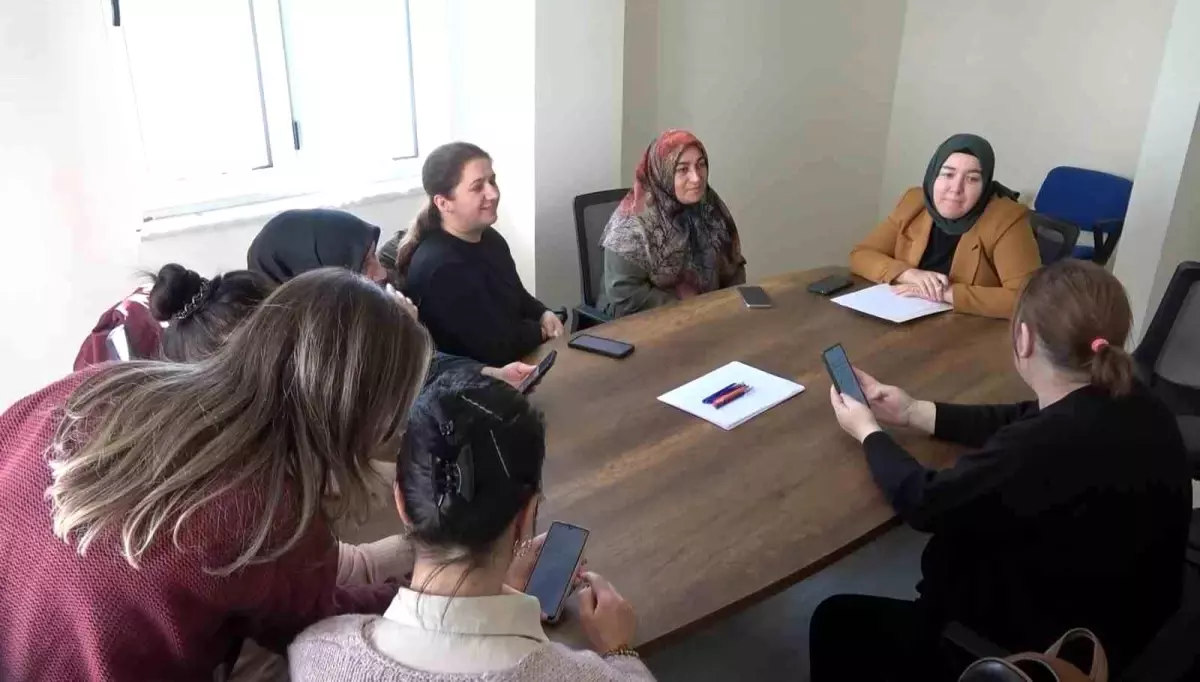 Burdur Aile Akademisi'nde aile içi iletişim ve şiddetle mücadele eğitimleri aralıksız sürüyor