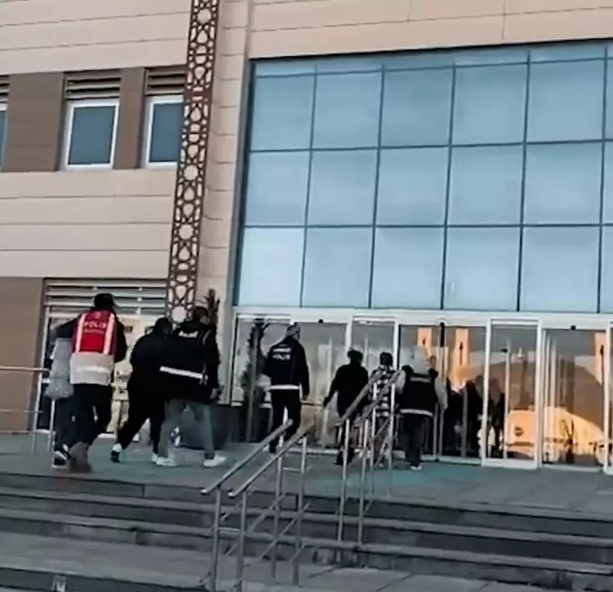 Çanakkale'de tefecilik ve uyuşturucu operasyonuna 2 tutuklama