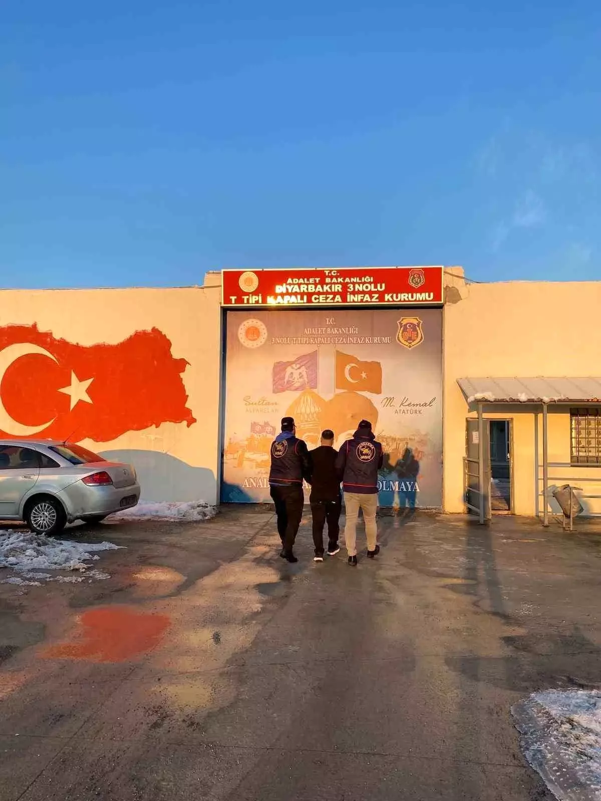 Diyarbakır'da farklı suçlardan araması bulunan 140 kişi yakalandı