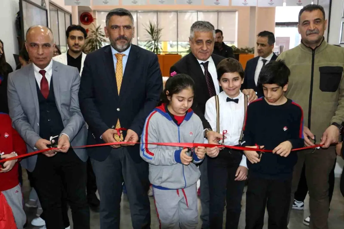 Diyarbakır'da öğrencilerden anlamlı sergi