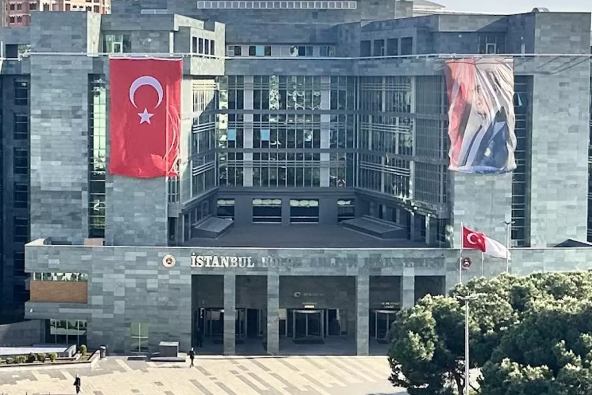 Duruşmada kan aktı! Savcı, kadın hakimi silahla vurdu