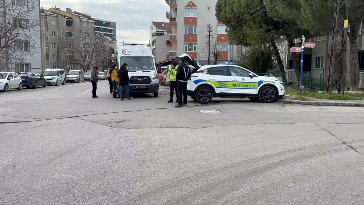 Edirne'de otomobil ile motosiklet çarpıştı: 1 yaralı