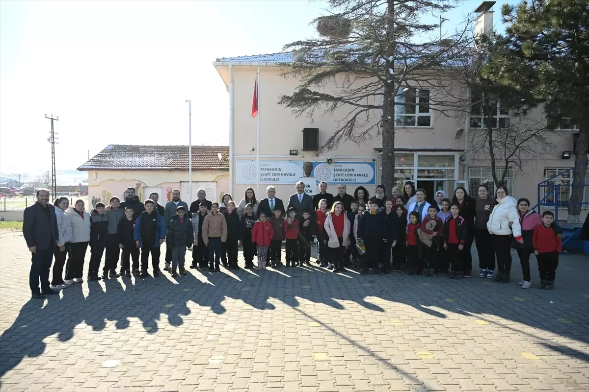 Edirne Valisi Sezer, Tayakadın Şehit Cem Havale İlkokulunu ziyaret etti