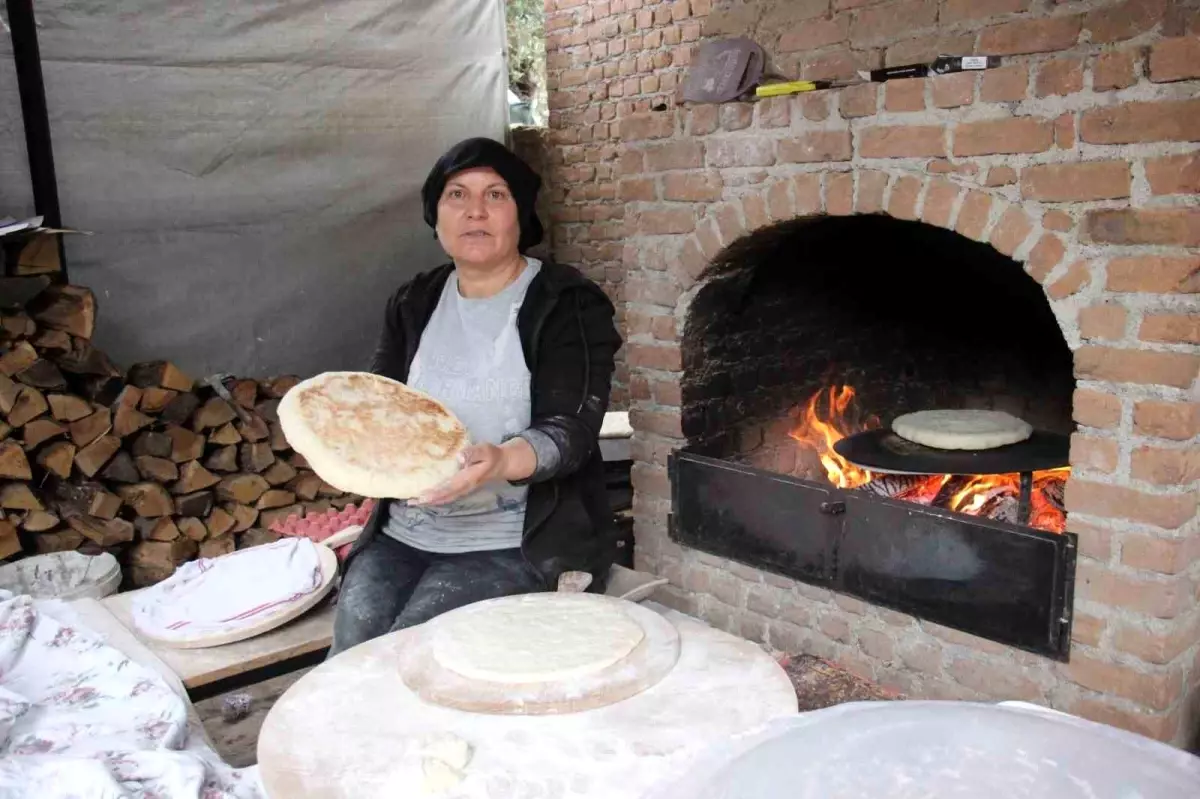 Elinin hamuru ile ekmeğin kazanıyor