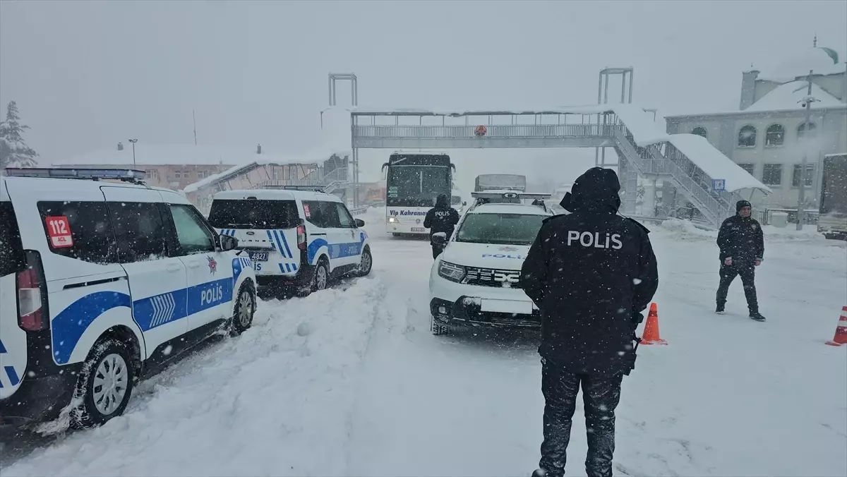 Erzincan-Gümüşhane kara yolu kar nedeniyle ulaşıma kapatıldı