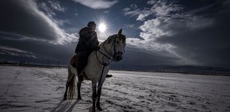 Erzurum'da kar ve buzda atlı safari keyfi