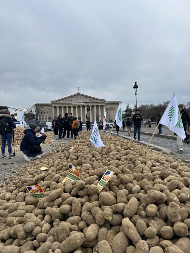 fransa da ciftcilerden sert protesto meclis 19459291 9801 m