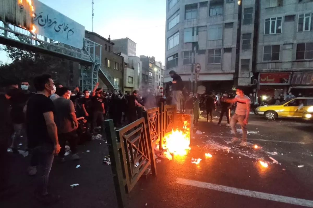 Fransa, Tahran'daki diplomatik personelini azaltıyor: Güvenlik kaygıları öne çıktı