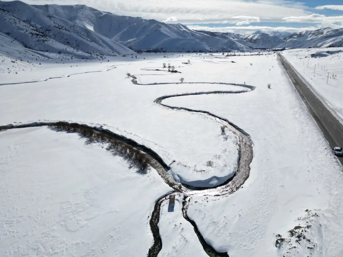 Tatvan ve Hizan'da Kar Yağışı Sonrası Menderesler Güzel Manzaralar Oluşturdu